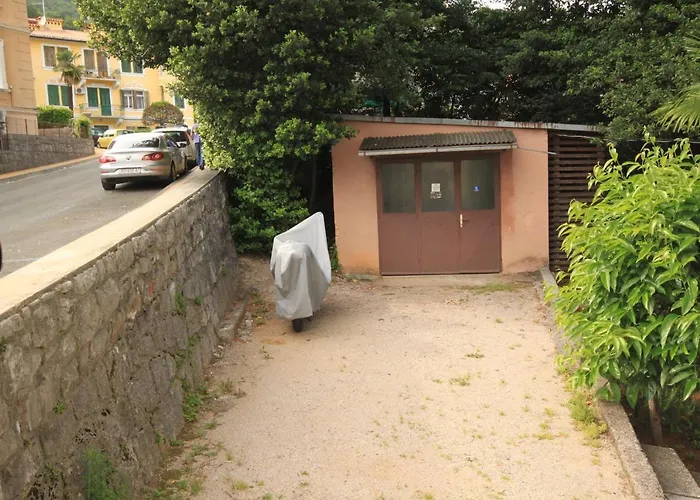 With A Parking Space - 7868 오파티아